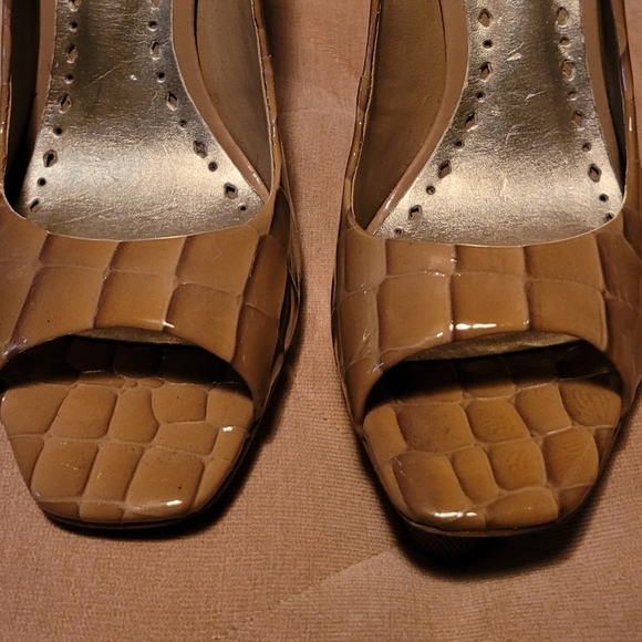 BCBG Heels 👠 EUC size 7 - Picture 2 of 8